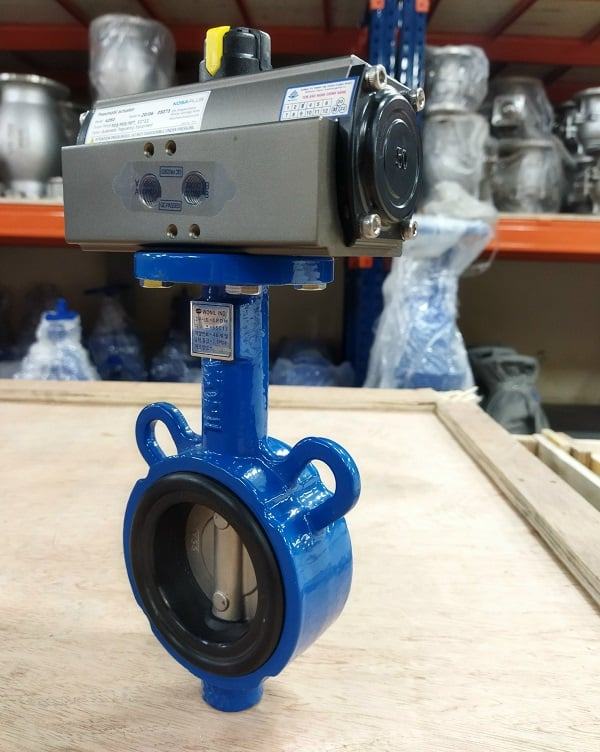 Van bướm điều khiển khí nén thân gang cánh inox wafer